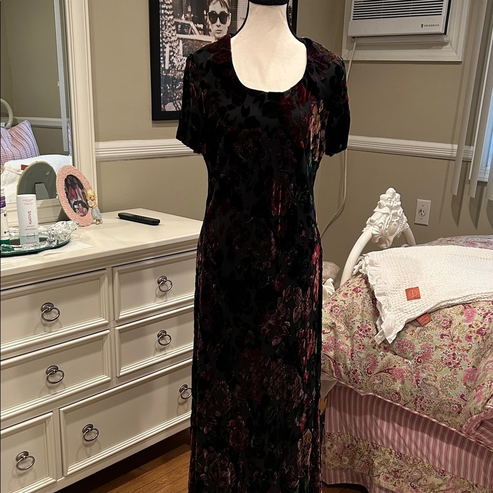 Elegant Black and Red Maxi Dress